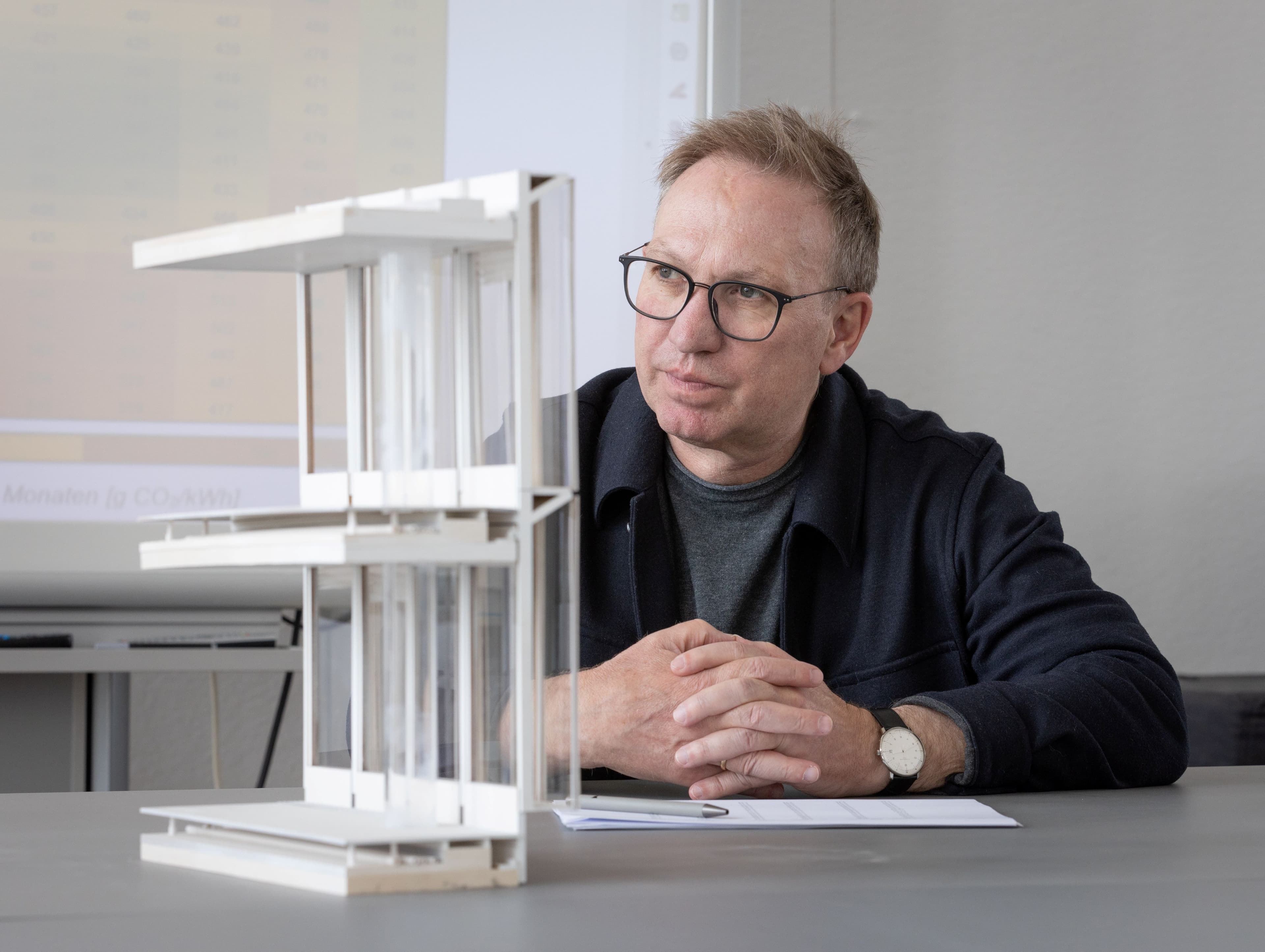 Die Keynote zum Symposium MORE WITH LESS hält Prof. Thomas Auer, Professor an der TU München und Experte für klimagerechtes Bauen. Quelle: Tassilo Letzel/TUM Department of Architecture