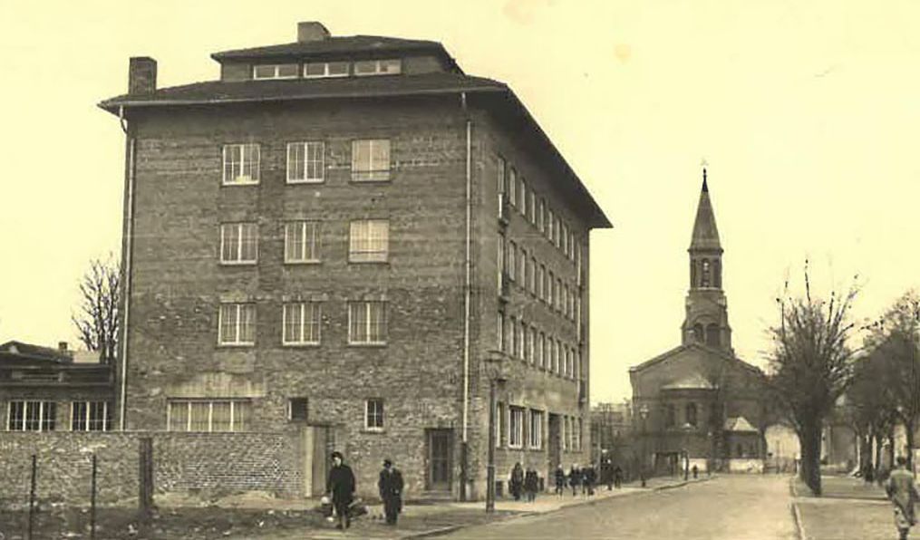 Bild 2 1955 Wiederaufbau nach dem Krieg Quelle: Katholisches Gesellenhospitium zu Köln/Kolpingsfamilie Köln-Ehrenfeld