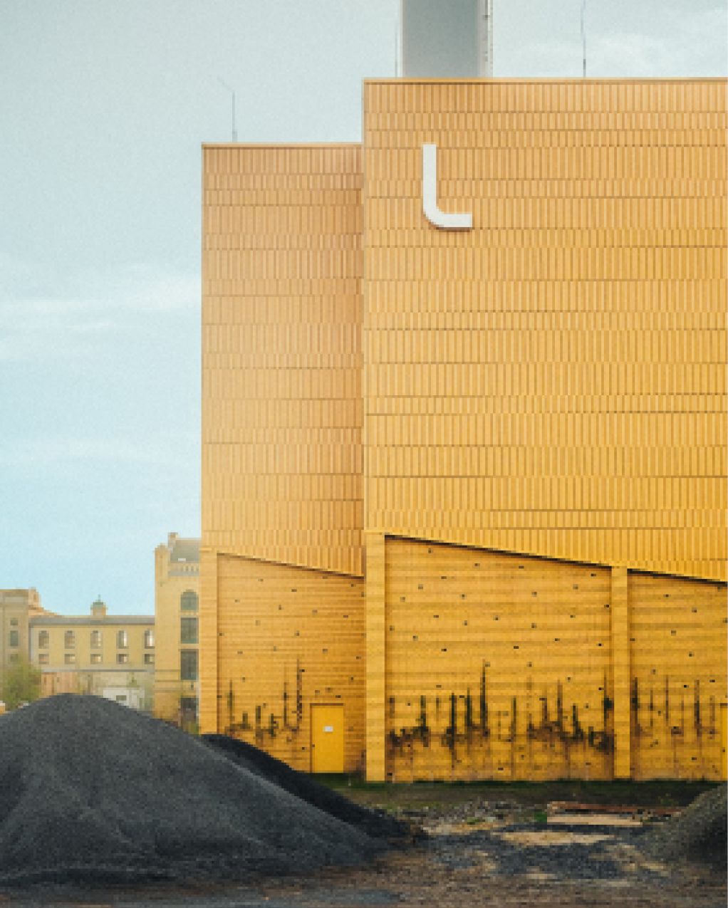 Bild 3 Der Übergang zwischen Klinkersockel und Terrakottafassade