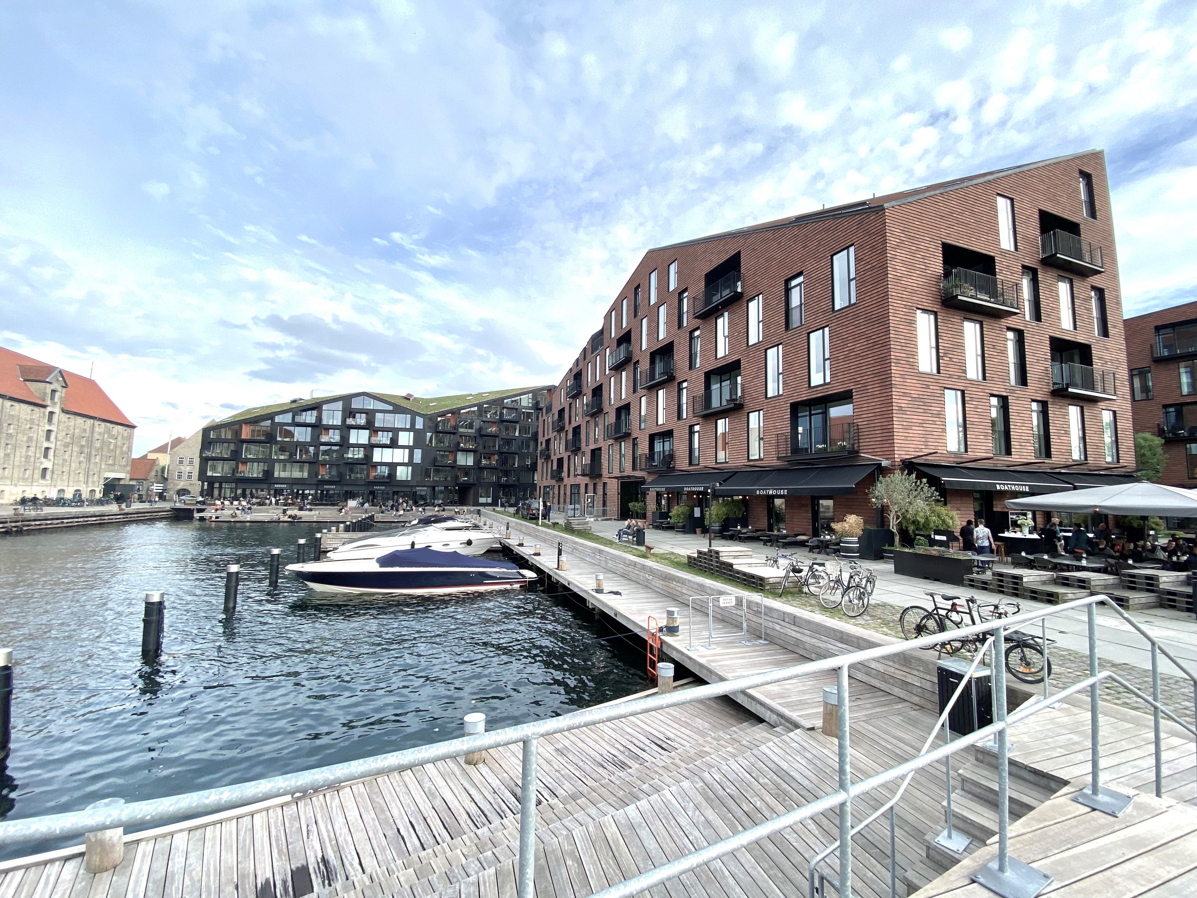 Bild 8 Einbindung des Elements Wasser als erlebbarer Stadtraum in den Kroyer Platz; Architektur: COBE Quelle: Klaus Füner