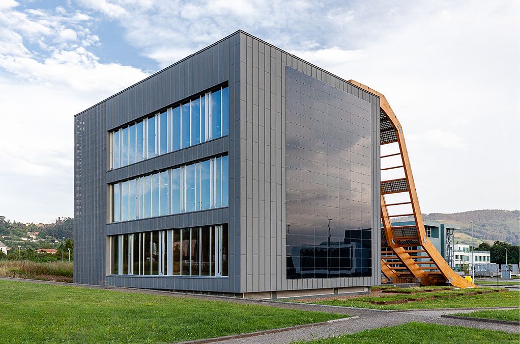 Das Gebäude produziert mehr Strom, als es selbst verbraucht; drei der vier Seiten sind mit Solarzellen ausgestattet Quelle: Tania Crespo