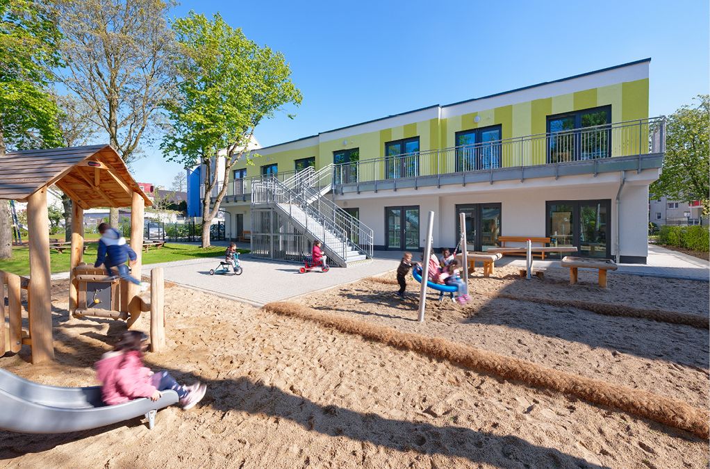 Bild 2 Mit grünem Stahl, wie er erstmals beim Heisenberg-Gymnasium für die Herstellung der ALHO Raummodule eingesetzt wurde, wird noch mehr CO2eingespart