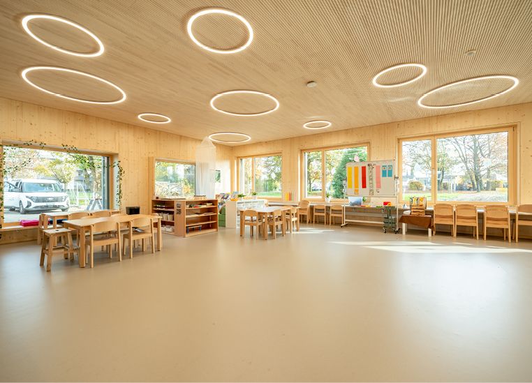 Bild 3 Die Städtische Kindertageseinrichtung Herkenweg wurde als erstes Gebäude im neu entwickelten ALHO Holz-Hybridbausystem aus Stahl und Holz realisiert
