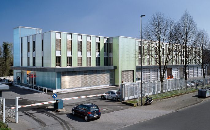 Bild 15c Beispiel einer Gebäudesanierung mit vorgefertigten Holztafelelementen; ACMS Architekten 2005, gefördert durch BMWI im Rahmen des Förderkonzepts Energieoptimiertes Bauen (EnOB) – Förderkennzeichen: 0329750X Quelle:Tomas Riehle, Bergisch-Gladbach