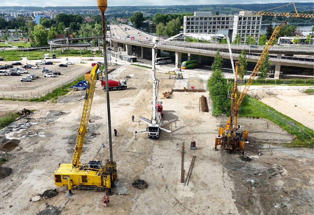 Bild 4 Für Pfahl-Probebelastungen und die Berechnung der Pfahlstatik holt sich das Team des PORR Spezialtiefbau die hauseigene Messtechnik-Abteilung sowie die PORR Spezialtiefbau-Planung mit an Bord.