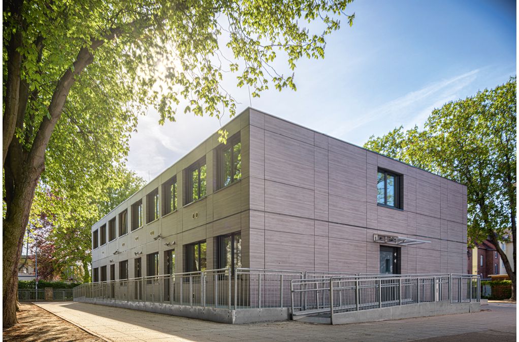 Bild 2 Für die Grundschule in Sarstedt plante Adapteo zwölf Monoblocks als Einzel-Wärmepumpen Quelle: Adapteo