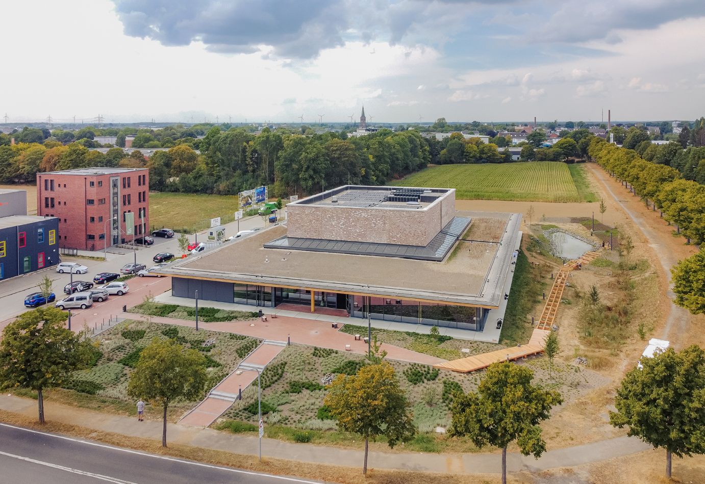 Energetische Versorgung: Kombination aus Kraftdach, Eisspeicher und Brunnenanlage Quelle: KEMPEN KRAUSE INGENIEURE GmbH