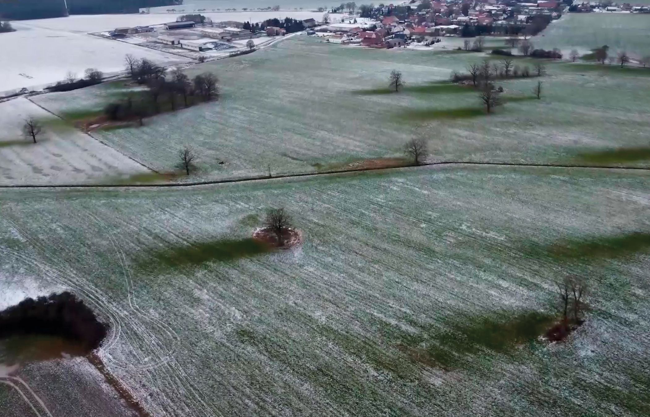 Bild 1 Landschaft in der Prignitz zwischen der geplanten Raststätte an der A 14 und dem Dorf Nebelin Drohne: Fabian Lehmann, 2020