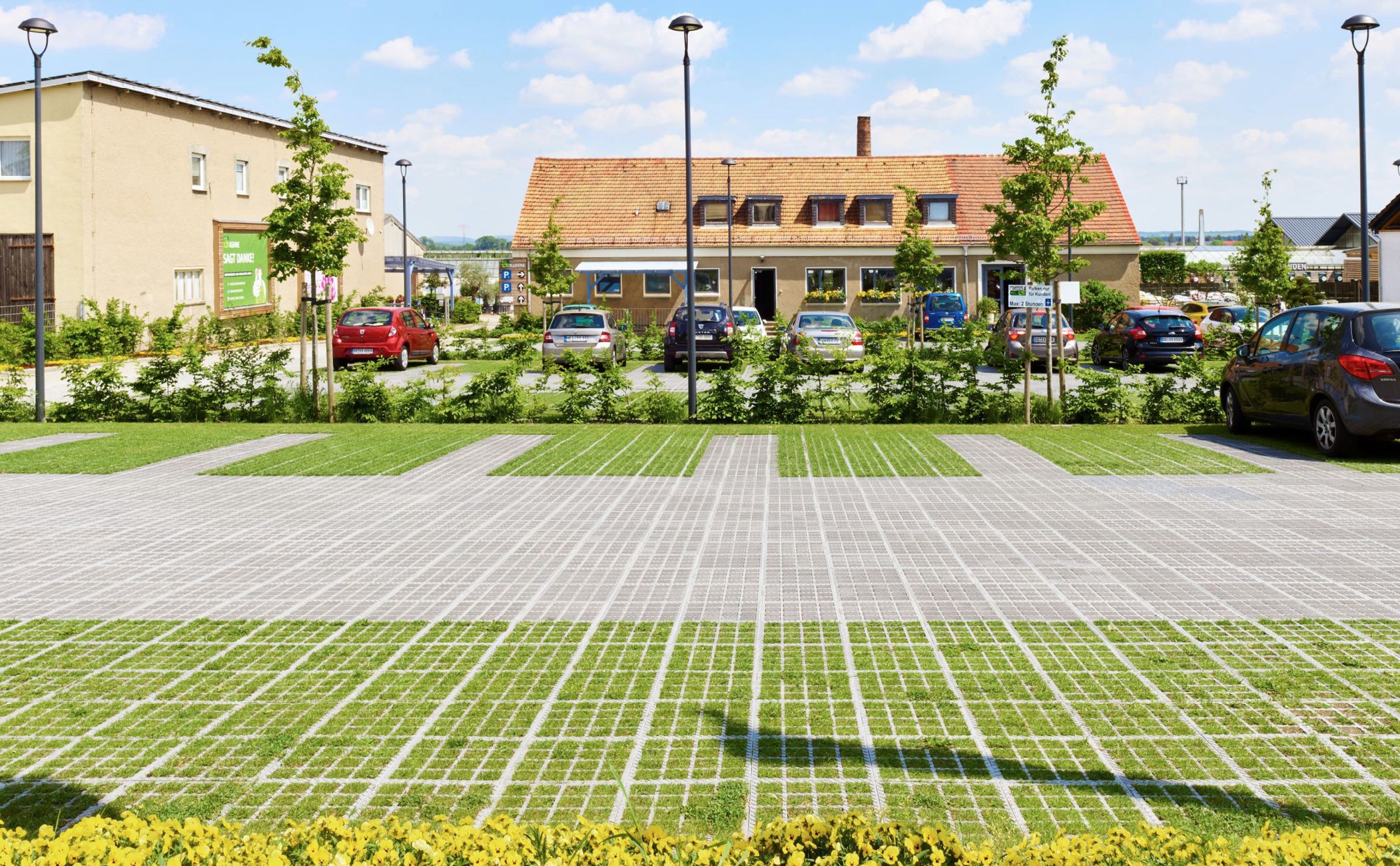 Versickerungsfähige Flächen leisten einen positiven Beitrag zum Stadtklima – mit dem TTE-System lässt sich dieses Potenzial voll ausschöpfen