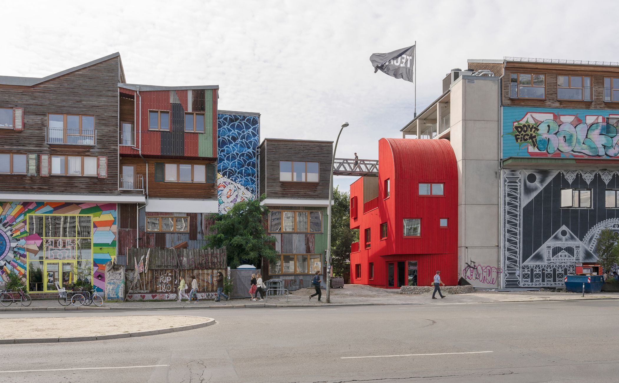 Bild 1 Haus 2+ am neuen Haupteingang des Holzmarkts
