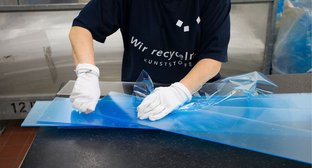 Bild 2 Pekutherm Acrylglas-Recycling Arbeitsvorbereitung Quelle: Pekutherm Kunststoffe GmbH