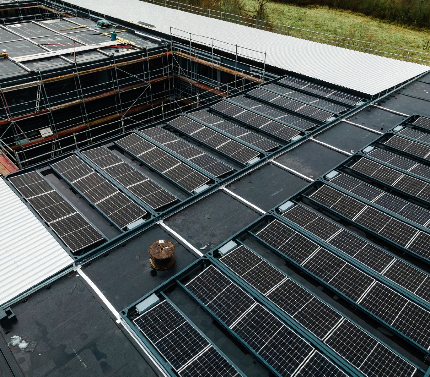 Bild 3 Die Photovoltaikanlage auf dem Gymnasiumbau in Mainz-Mombach