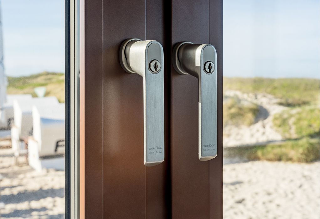 Neue Schüco Fenster- und Schiebesysteme kleiden die Sansibar auf Sylt