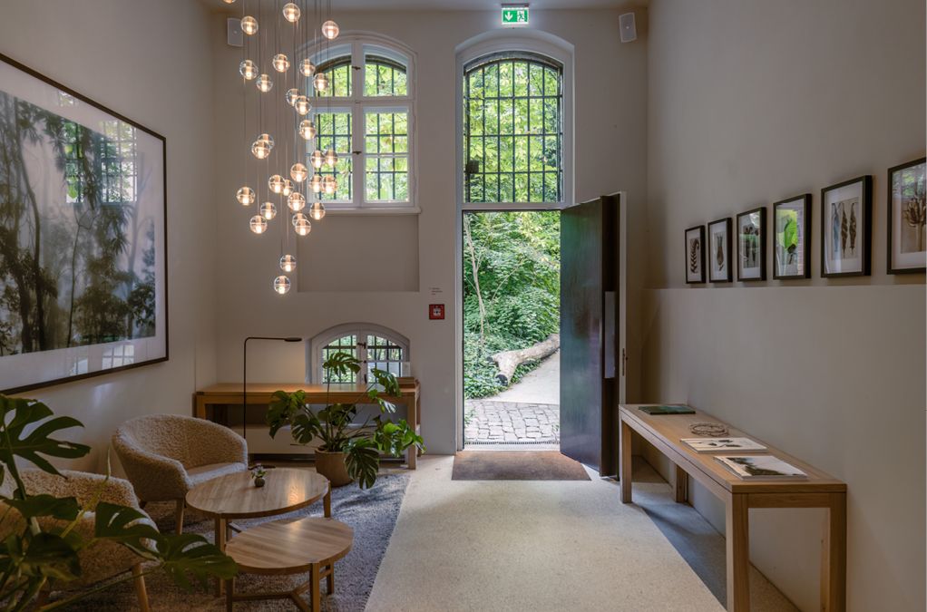Bild 19 Die doppelgeschossige Gartenlobby empfängt die Hotelgäste Quelle: Grüntuch Ernst Architekten/Fotograf: Markus Gröteke