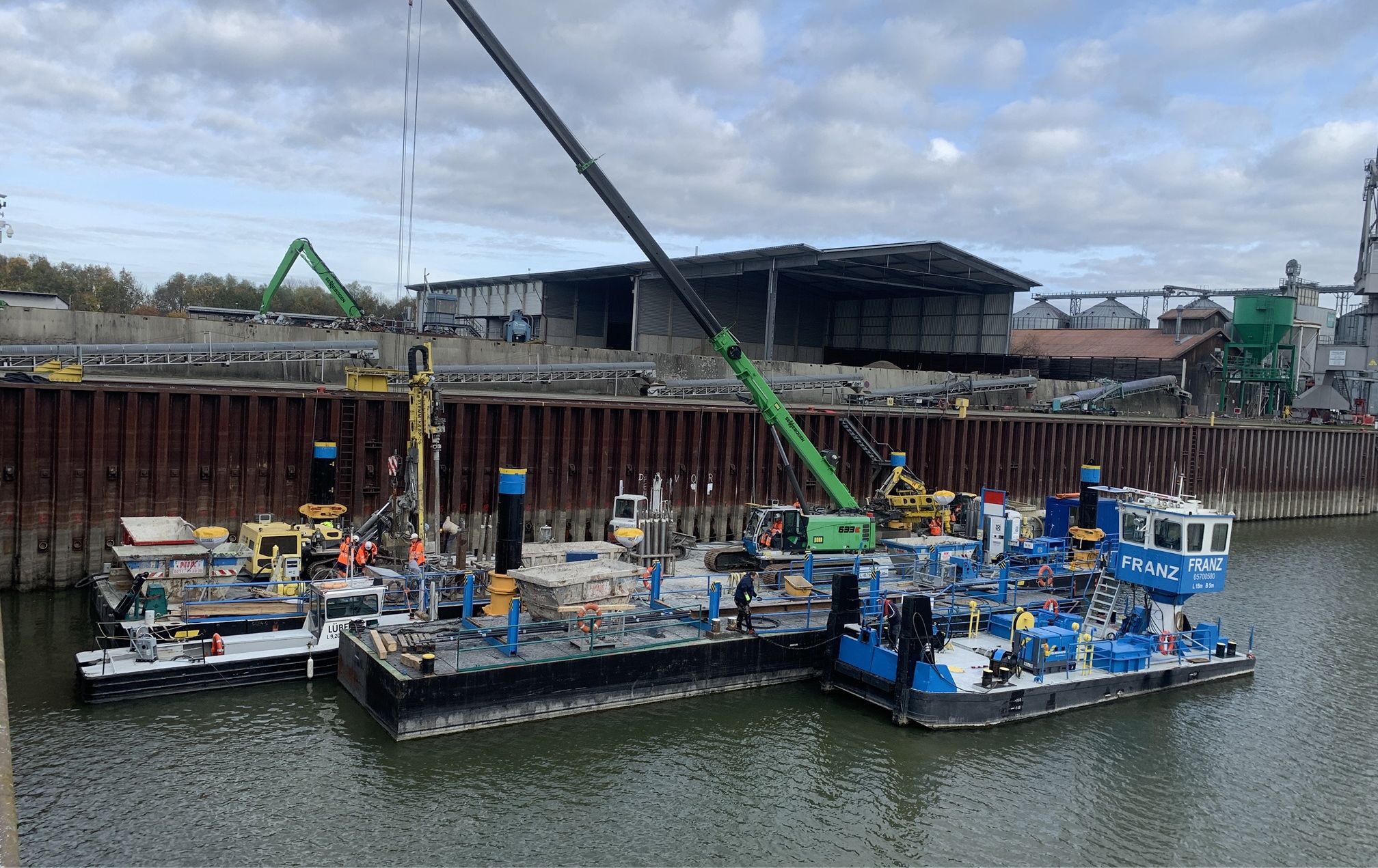Bild 1 Daueranker im Hafen Straubing – die DGNB verlieh das Vorzertifikat Nachhaltige Baustelle Spezialtiefbau