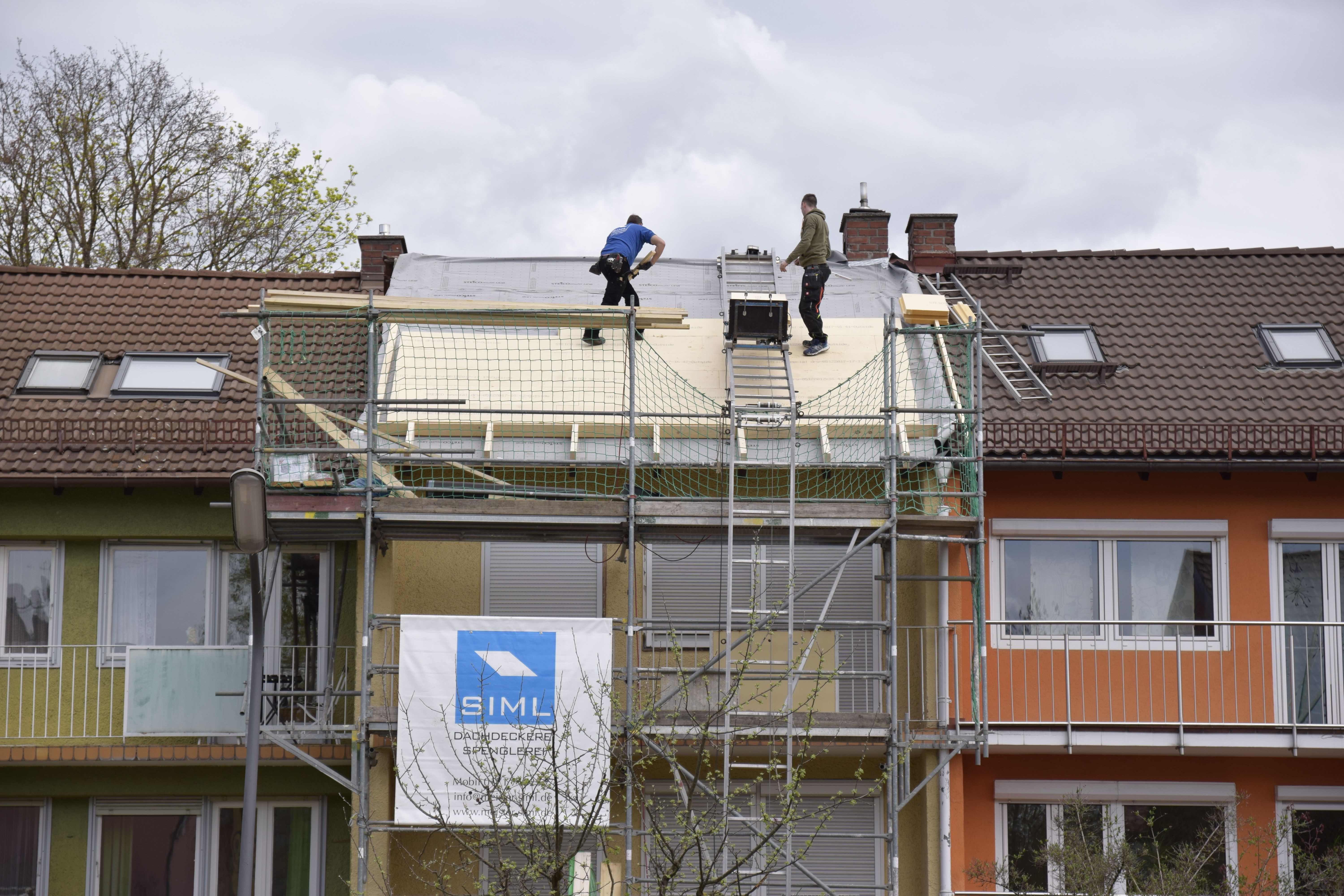 Bild 1 Energetische Dachsanierung bei einem 1960er-Jahre-Reihenhaus in München Quelle: STEICO