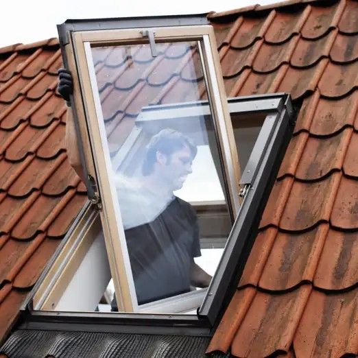 Der Einbau neuer Fenster hilft dabei, Wärmebrücken zu vermeiden. Quelle: VELUX