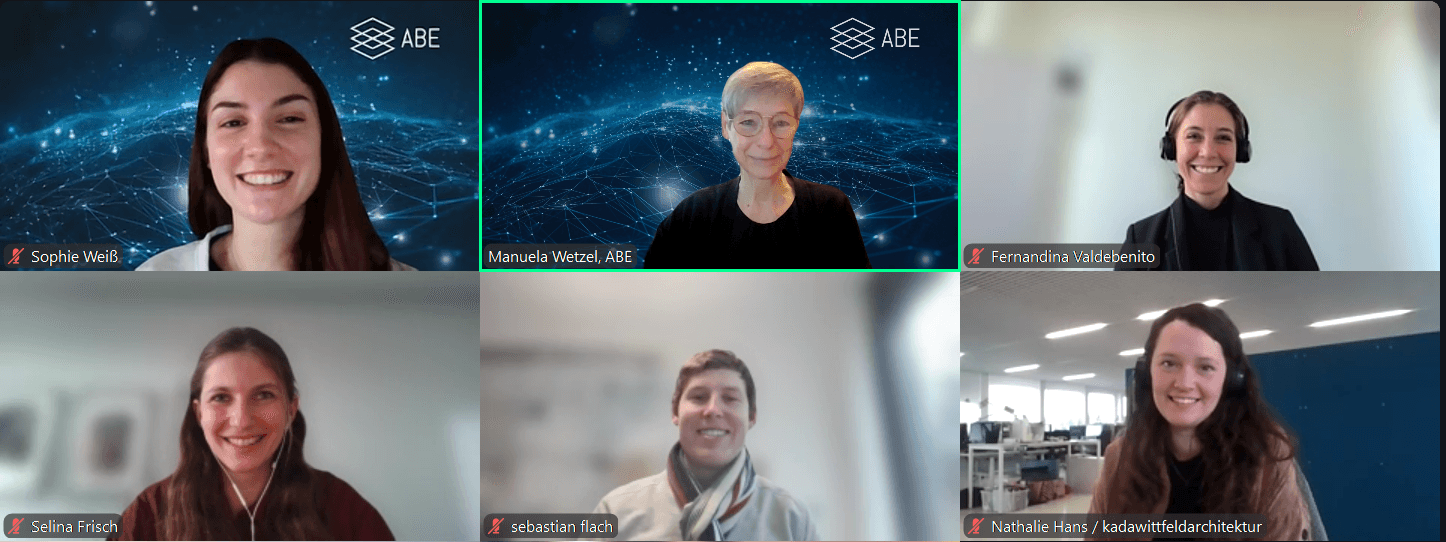 Teilnehmende mit Impulsgeberin Fernandina Valdebenito oben rechts